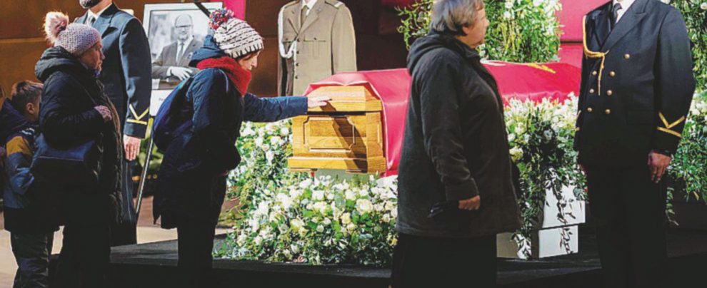 In migliaia - L’omaggio al sindaco ucciso domenica scorsa - LaPresse Sindaci giurano: “Polonia sarà democratica”