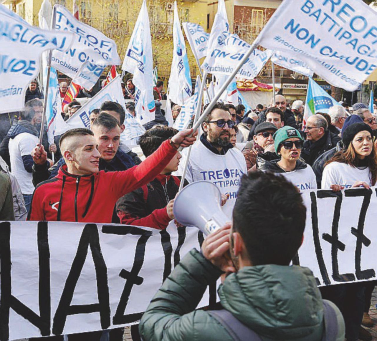 In strada - Sono 78 i lavoratori a rischio. Manca un piano di rilancio A rischio gli operai “traditi” da De Benedetti