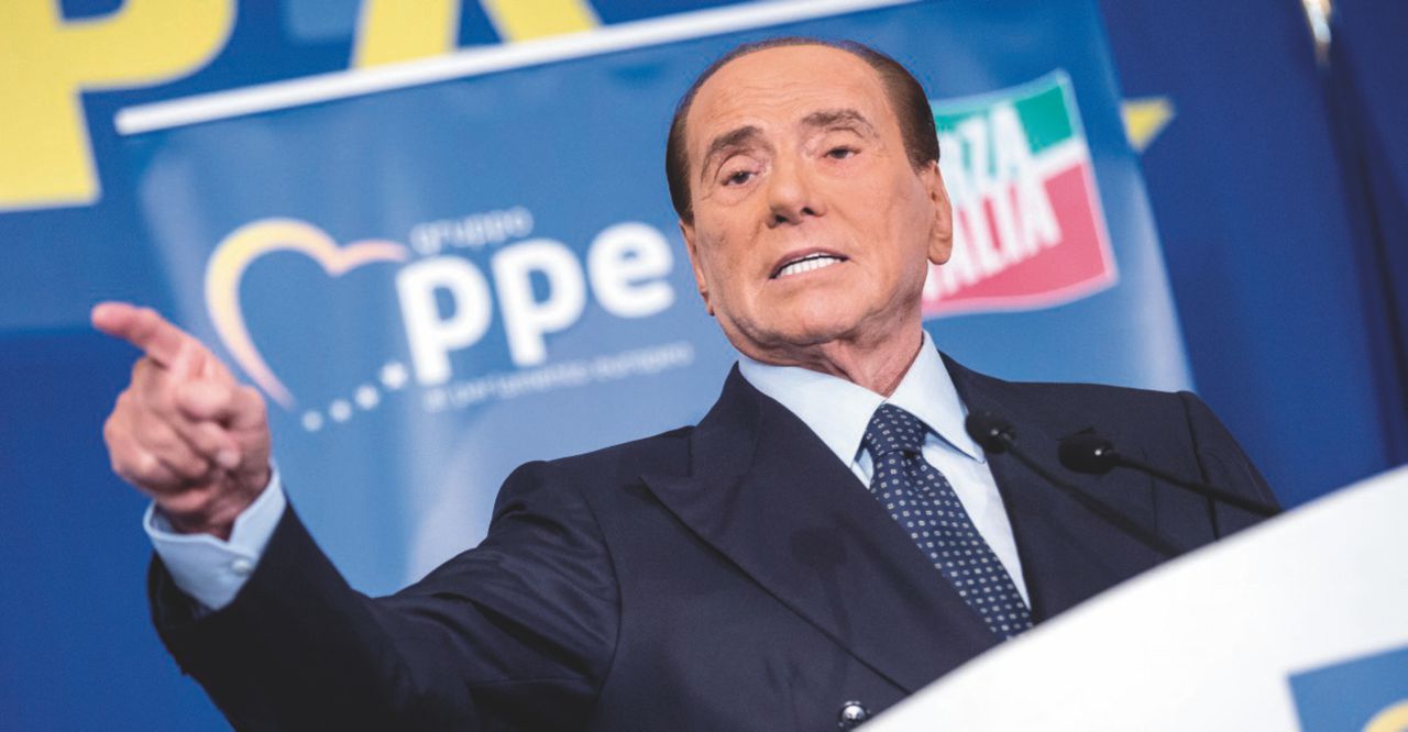 Il ritorno - Due giorni fa, Silvio Berlusconi ha annunciato la sua candidatura alle prossime Europee - LaPresse Silvio si cancella: ora sembra Fini