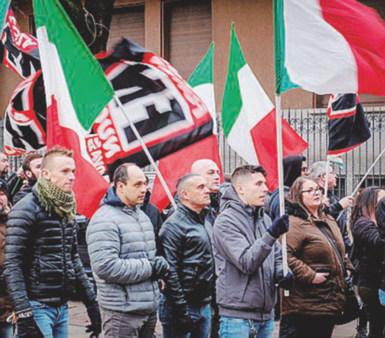 Copertina di Sabato nero sotto il Duomo, corteo di Forza Nuova e marcia “anticomunista” di La Russa