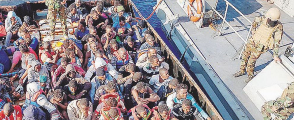Canale di Sicilia - Un’operazione della Guardia costiera libica - Ansa “Li hanno lasciati morire. Noi ci abbiamo messo 7 ore e domani ci attende un D-day”