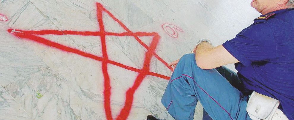 I “diavoli” pedofili erano finti, le tragedie sono vere I “diavoli” pedofili erano finti, le tragedie sono vere
