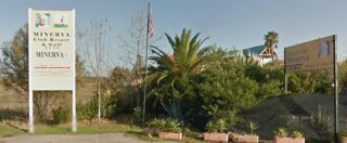 Copertina di Calabria, tre incendi in 15 giorni nel resort dell’imprenditore Suave. Il sindaco di Trebisacce: “Iniziativa mafiosa”