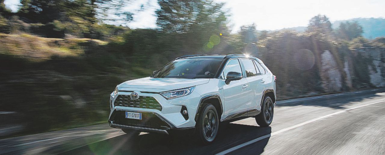Pioniera - Sul mercato dal 1994 ha fatto da apripista ai moderni suv Ibrido e sport utility? Con la nuova Rav 4 si può