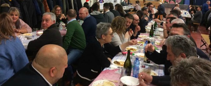 Treviso, leghisti cenano alla sagra: oltre 50 intossicati. “Versato lassativo nel piatto”. Pro loco: “Non siamo coinvolti”