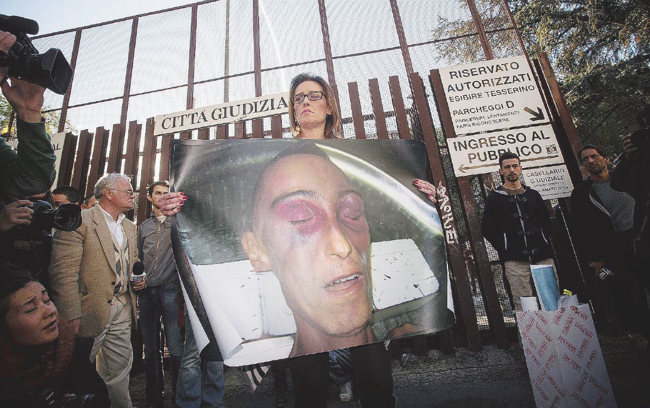 Copertina di Cucchi, ancora depistaggi. “Ci vuole spirito di corpo”