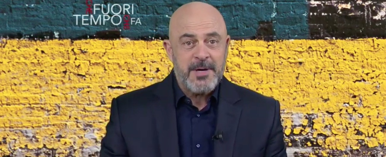 Copertina di Pd, Crozza: “Come l’olio di palma. Basta dire che non c’è e raddoppi le vendite”. Poi l’appello ai nipoti di Berlusconi