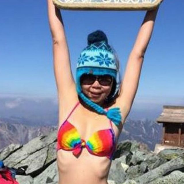 Gigi Wu, scalava le montagne in bikini: cade e muore congelata