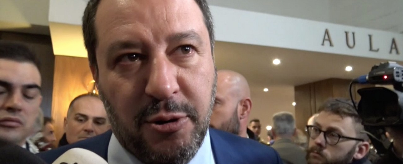 Copertina di Migranti, Salvini: “Promesse non mantenute? Lavoriamo in silenzio, con tutto il rispetto”. E replica stizzito pure sul ruolo di Conte