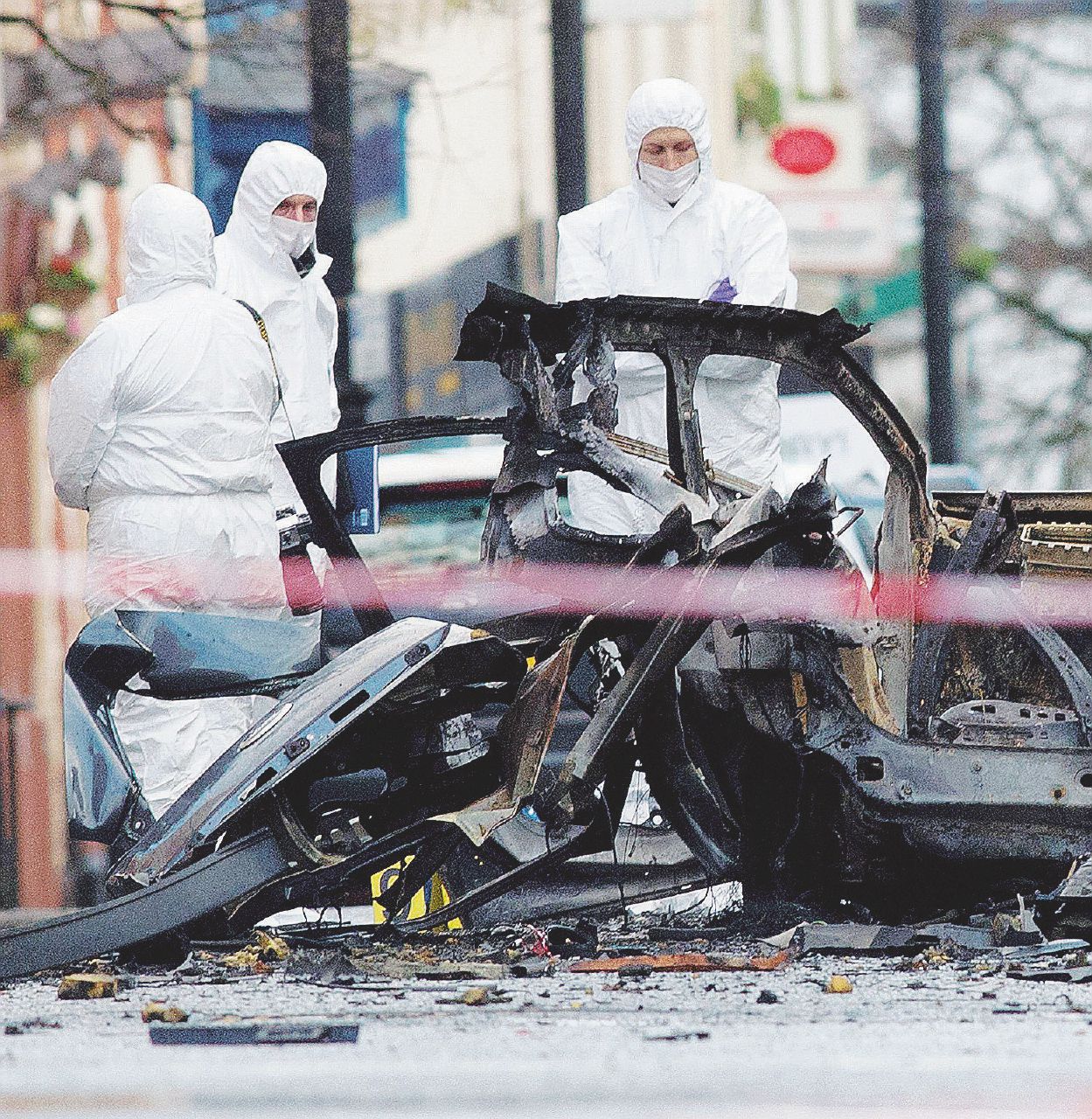 Botto simbolico - La bomba a Derry non ha fatto vittime ma ricorda che la New Ira esiste - Ansa Fra Brexit e nostalgie Irlanda di nuovo divisa? Ora la Nuova Ira recluta