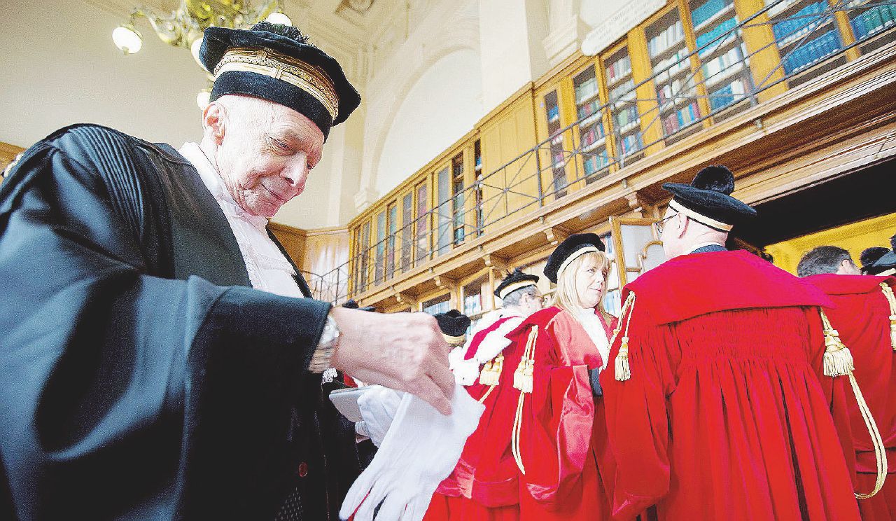 Copertina di Conte e Alpa, ecco i sette incarichi e le parcelle del duo