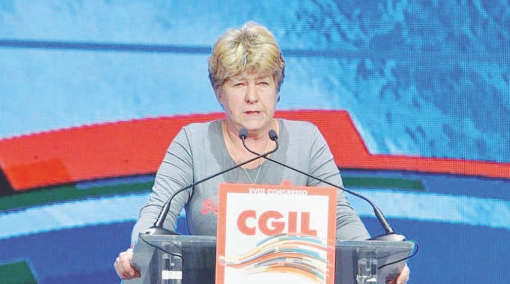 In uscita - La segretaria della Cgil, Susanna Camusso, ieri a Bari - Ansa Cgil all’opposizione Camusso: “Pronti a lottare per l’Europa”