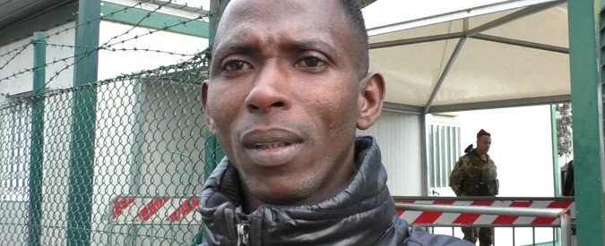 Copertina di Castelnuovo di porto, un migrante trasferito: “Avevo trovato un lavoro, ora perderò tutto. Cosa devo fare?”