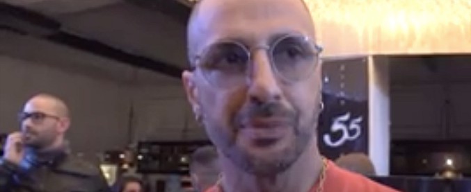 Copertina di Cesare Battisti, Fabrizio Corona: “Vergognoso, non andava umiliato per fare pubblicità alla politica”