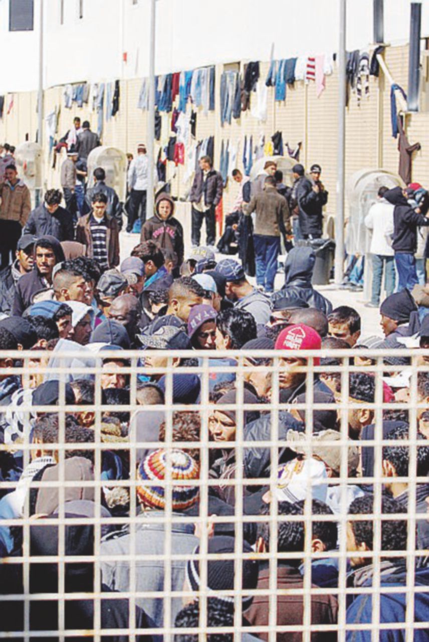 Camorra, i centi per minori a rischio in mano ai Casalesi. Che puntavano anche all’affare profughi