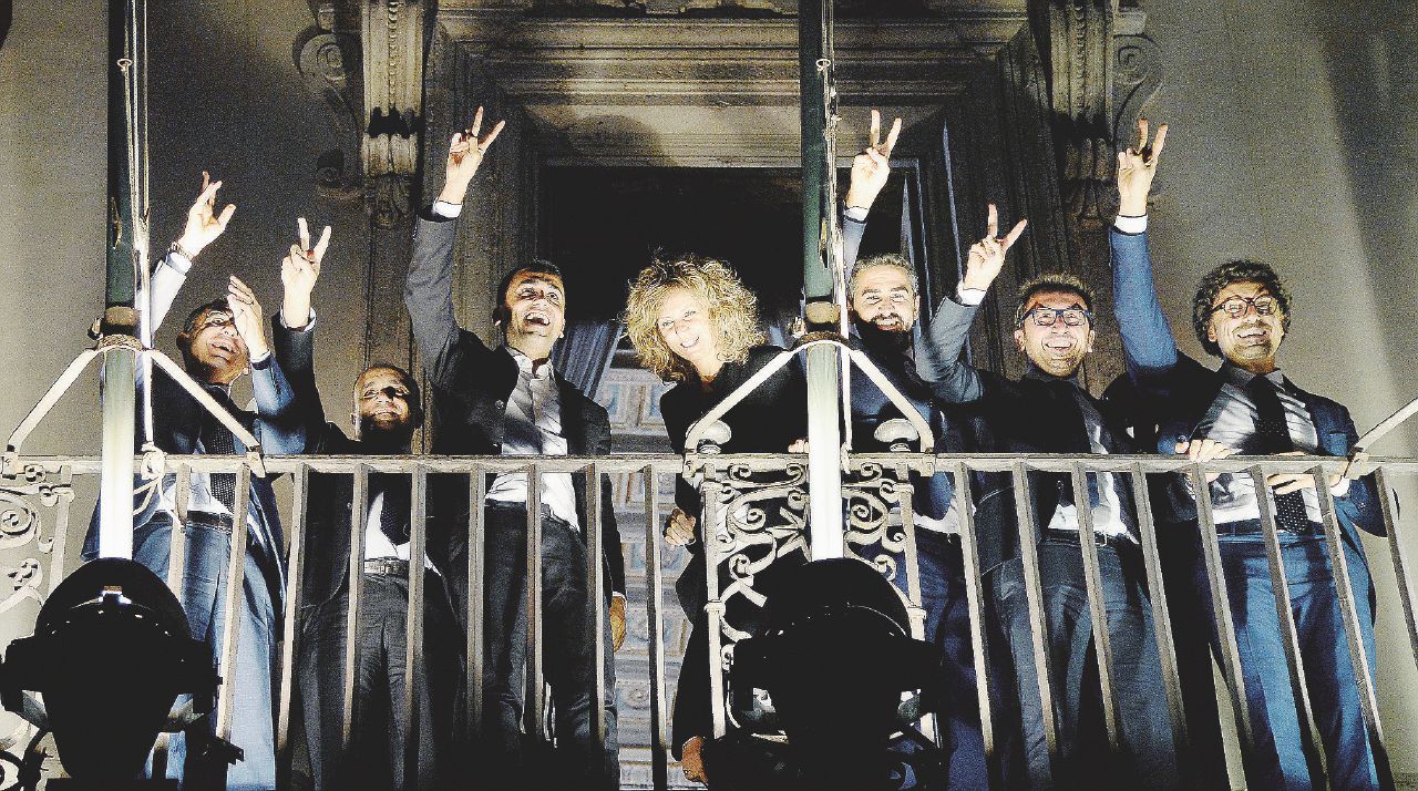 Copertina di “C’è uno scontro tra élite: una è sociale, l’altra politica”