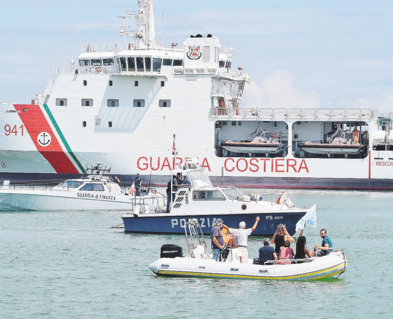 Copertina di “Processate Salvini. Chiuse i porti per scelta politica”