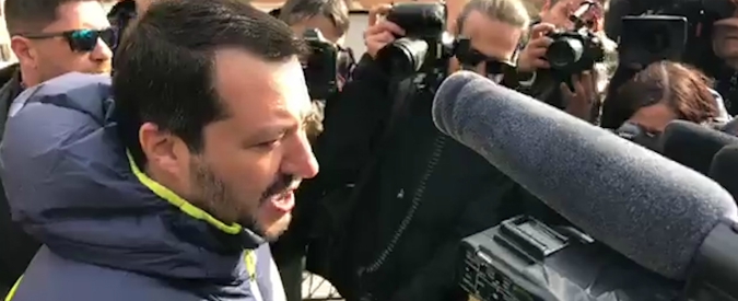 Copertina di Diciotti, battibecco tra Salvini e giornalista: “Se vuoi fare un monologo, fai pure”. “Vai contro la Costituzione”