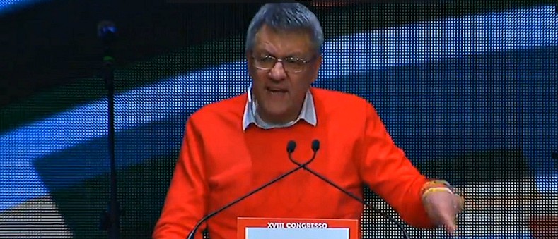 Copertina di Cgil, il primo discorso di Landini da segretario: “Siamo noi il vero cambiamento. Salvini ci sta portando indietro”