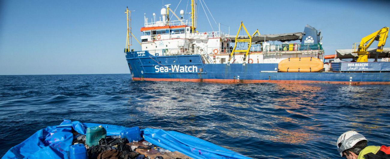 Sea Watch, la Cei si offre di accogliere i minori a bordo della nave. Olanda: “Respingete gli irregolari e collaboriamo”