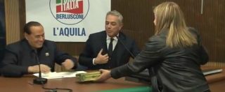 Copertina di Torrone e vino per Berlusconi in Abruzzo: “Il Falso Quotidiano scriverà che sono qui solo per questo”