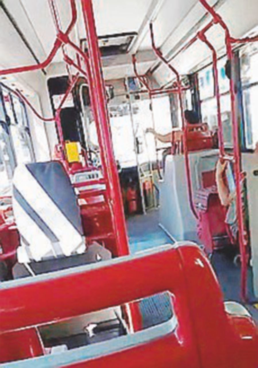 Dall’autista del bus insulti razzisti a una passeggera straniera