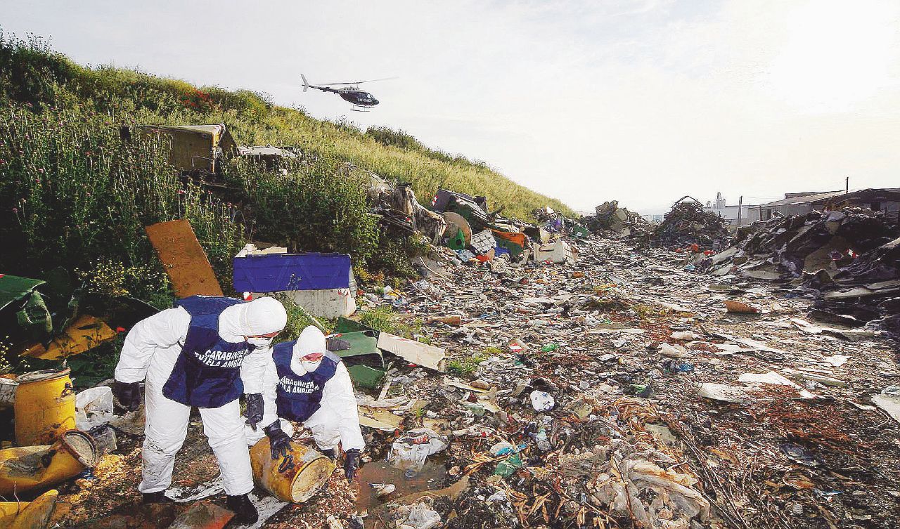 “Io, infiltrato: così ho combattuto la mafia dei rifiuti”