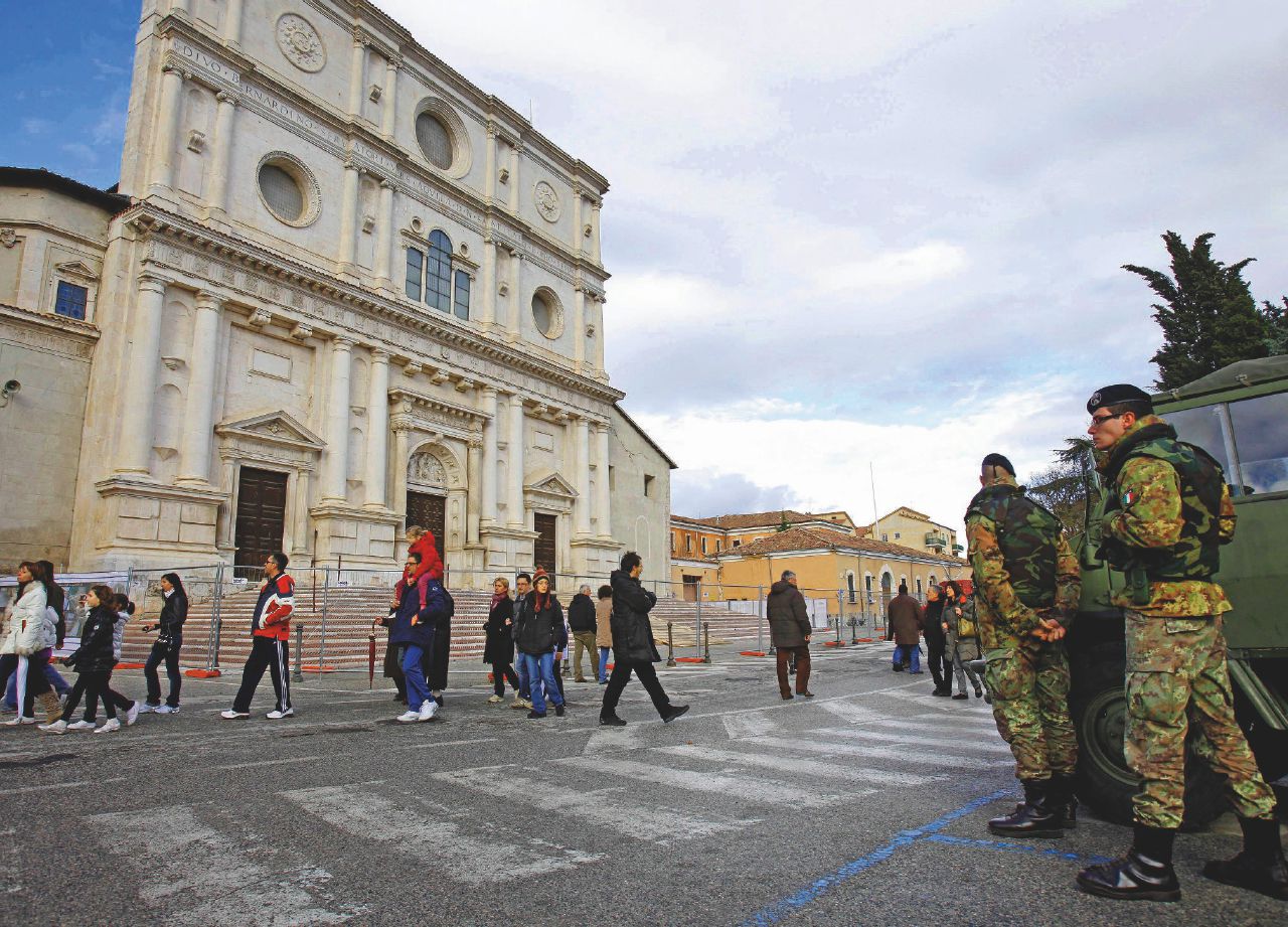 Copertina di L’Aquila, dopo il terremoto