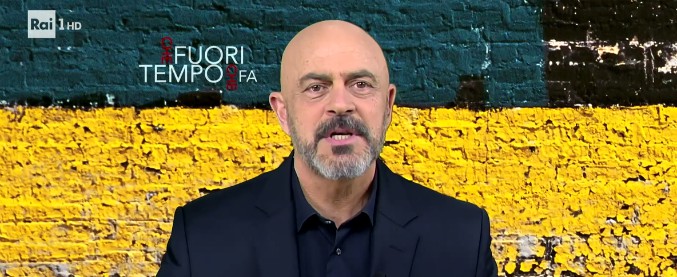 Copertina di M5s, Crozza: “Di Battista e Di Maio si sono divisi i compiti: il primo fa la controfigura, l’altro fa la figura di m…”