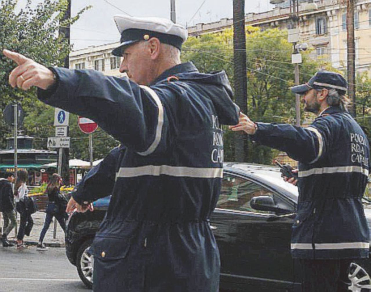 Multe cancellate, sanzioni non pagate per 16 milioni di euro. Coinvolti Lotito e decine di vip