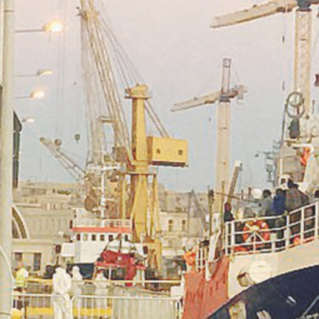 Copertina di Migranti, dimenticati a Malta i 49 naufraghi salvati a Natale. Conte aveva detto: “Li prenderò con l’aereo”