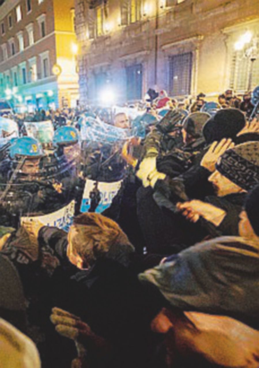 Protesta degli Ncc: scontri davanti a Palazzo Madama