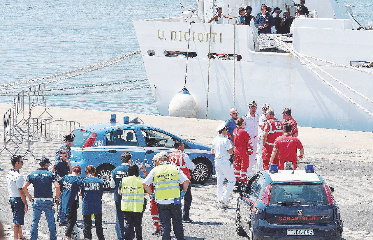 La Lega: “Tutto il governo a processo con Salvini ”