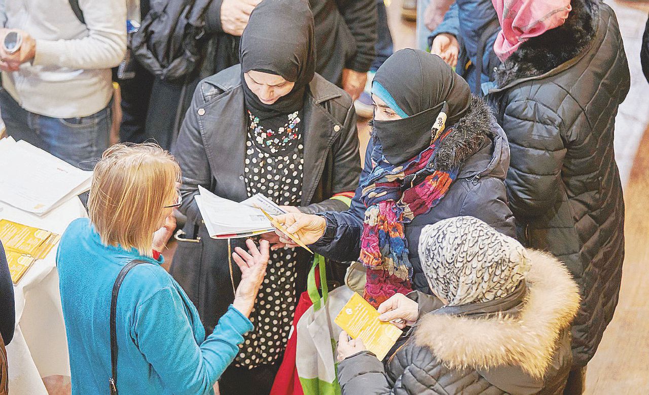 Copertina di Meno migranti, più integrati. Così fa (ora) la Germania