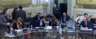 Copertina di Pisa, resta seduto per il minuto di silenzio per la Shoah: consigliere comunale della Lega espulso (dal presidente della Lega)