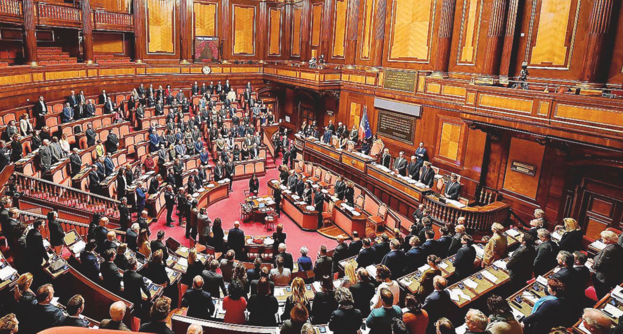 Capitano non più coraggioso: in cinque mesi da “non voglio aiuti” a “il Senato voti contro”