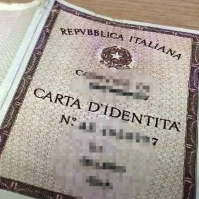 Palermo, va in Comune per rinnovare la carta d’identità ma gli rispondono: “Non può, lei è morto 5 anni fa”