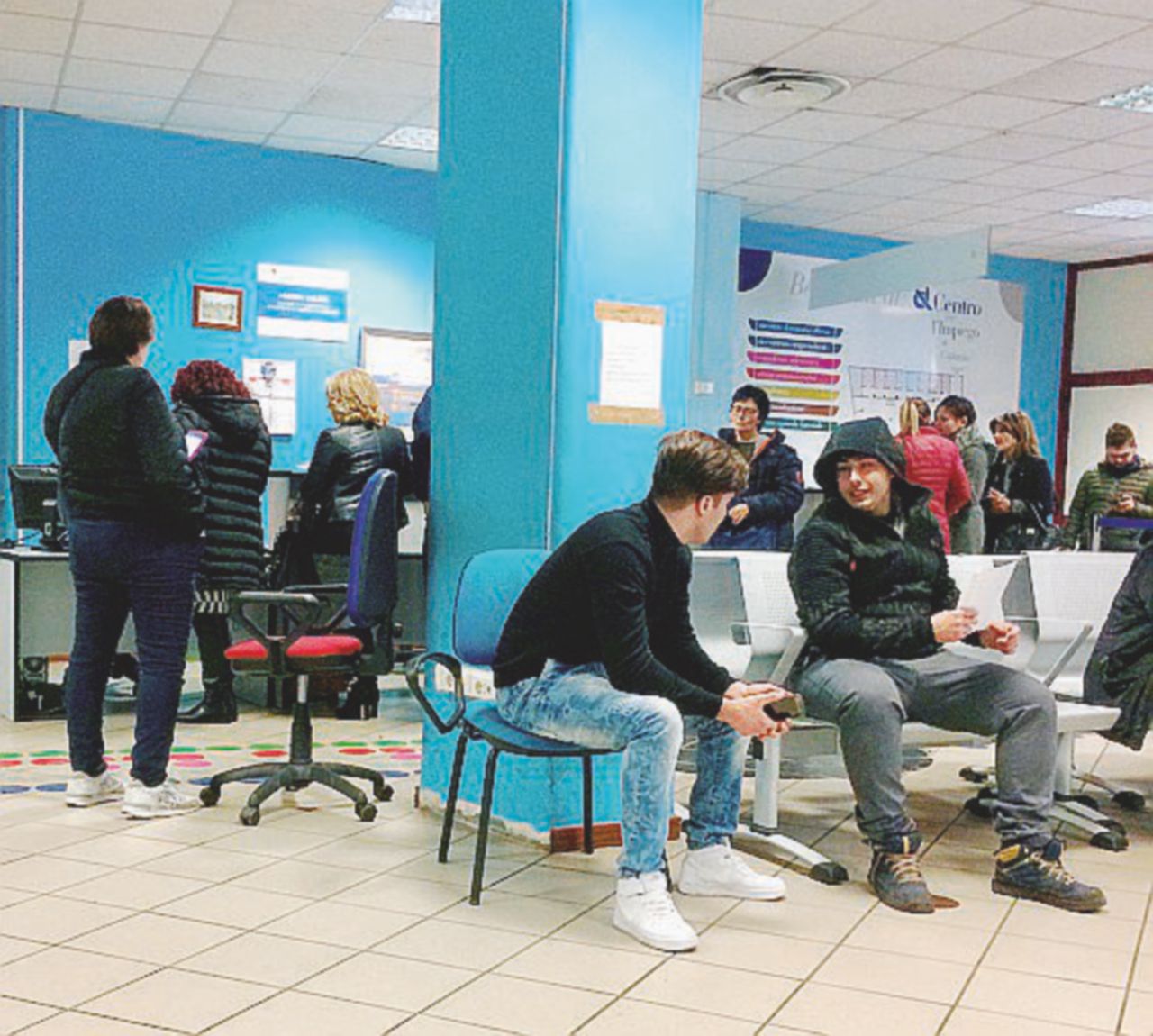 Al punto informazione c’è  una sola persona. “Aspettiamo che  la Regione ci dia  indicazioni”