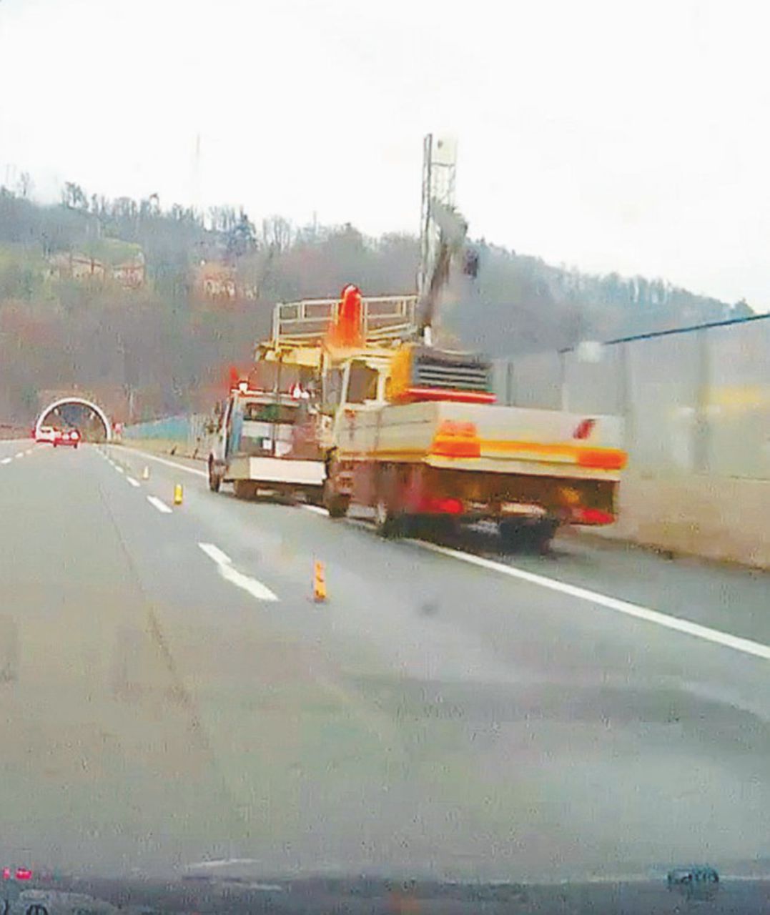 Copertina di “Falsi nei controlli sui ponti”. Altri cinque sono in pericolo