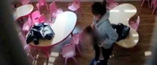 Copertina di Prato, bimbi di un asilo cinese picchiati e presi a bacchettate: ai domiciliari due maestre. Indagata anche terza educatrice