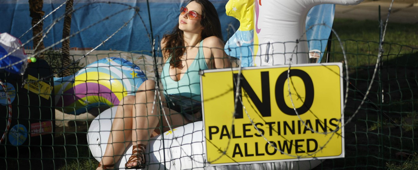 Israele, Amnesty: “Le agenzie del turismo online guadagnano dai crimini di guerra e alimentano violazioni contro palestinesi”