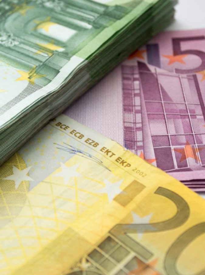 Trova 800 Milioni Di Lire Nella Cassetta Del Padre Ma La