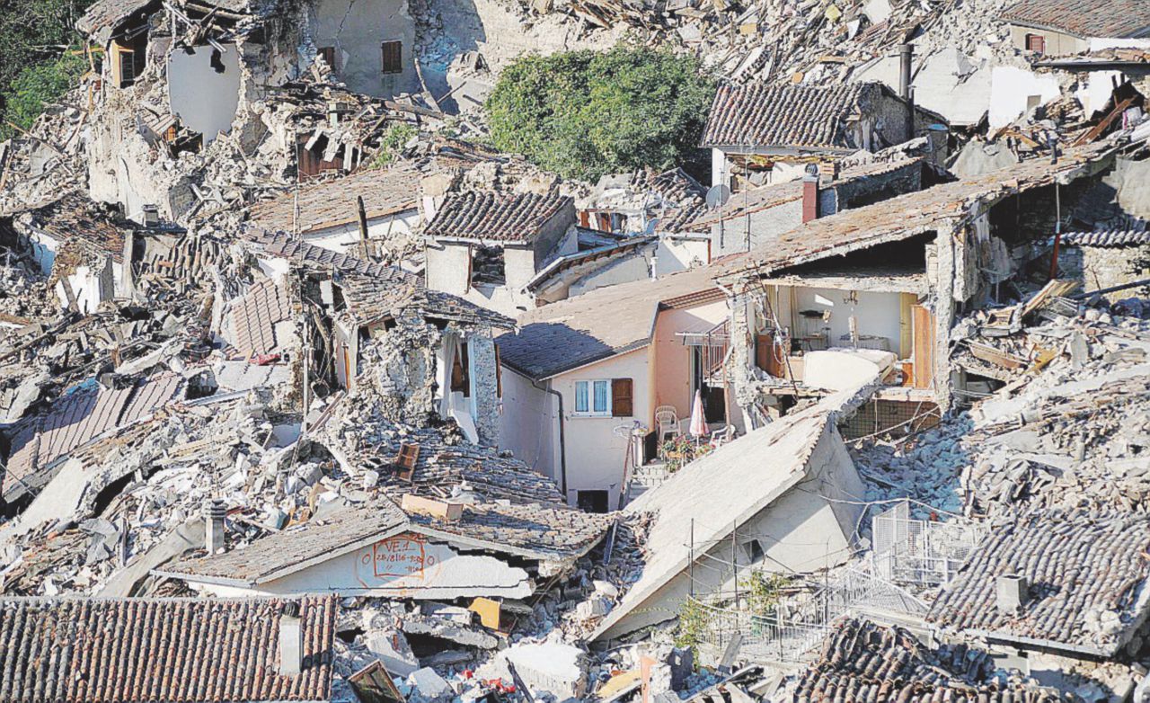Масштабное землетрясение. Землетрясение фото. Землетрясение в Италии 2017. Фотографии землетрясения.
