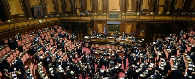 Taglio parlamentari, primo ok Senato. Pd invoca ‘resistenza civile’. M5s: ‘Volevano lo Stato su misura, non meno costi’