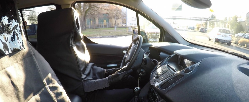 Copertina di Ford, un sedile umano per testare la comunicazione tra pedoni e auto-robot – FOTO e VIDEO