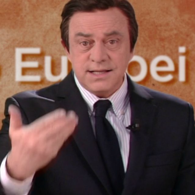 Crozza nei panni di Calenda: “Posso dire una cosa in totale Confindustria? Non mi conosce un ca*** di nessuno”