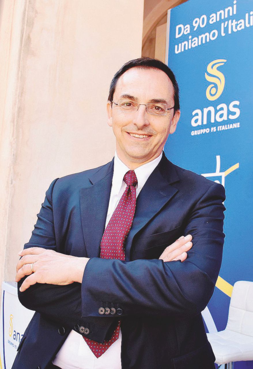 Copertina di Anas, il contratto d’oro per Armani. Firmato da Armani