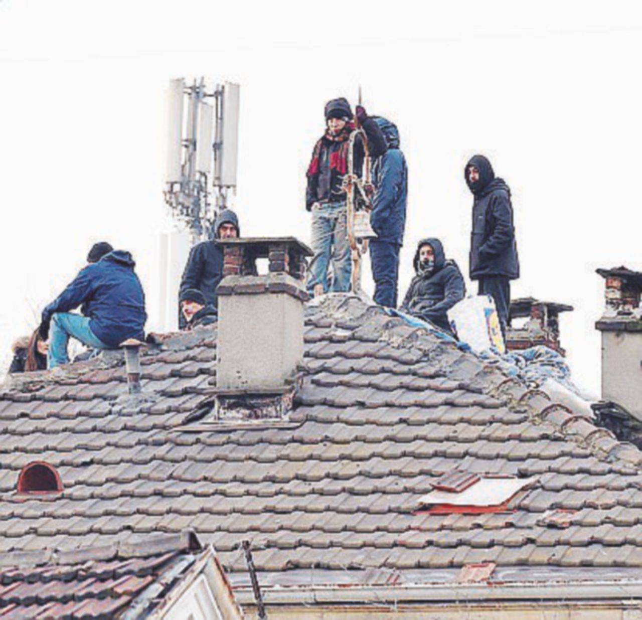 Copertina di Sgomberato “Asilo occupato” Sei accusati di terrorismo e scontro interno tra i 5 Stelle