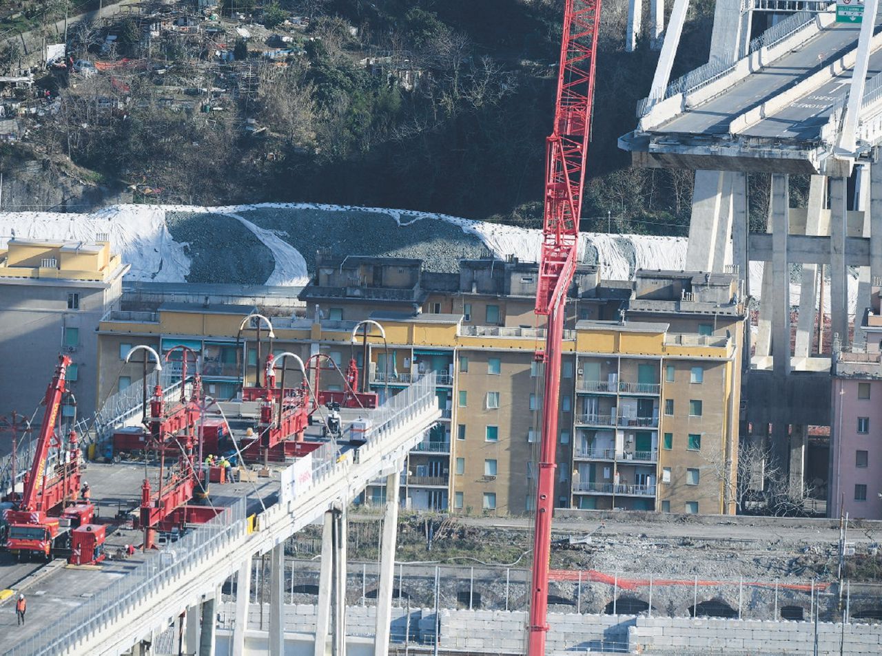 Copertina di Ponte, Autostrade in guerra contro la perizia in tedesco