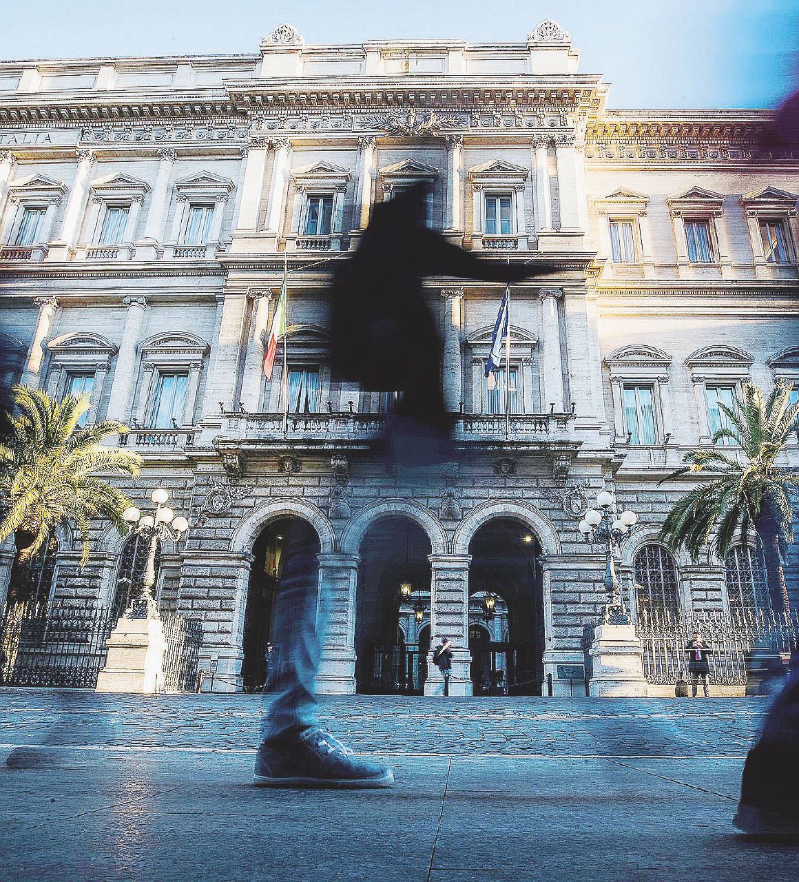 Copertina di “Azzerare Banca d’Italia”. Lo scontro è anche col Colle
